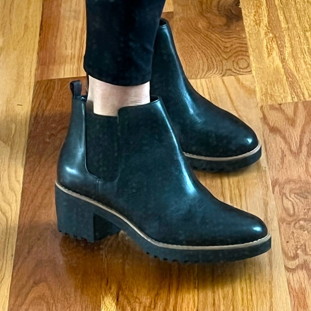 Caslon Black leather Chelsea Joshua boot size 8 1/2